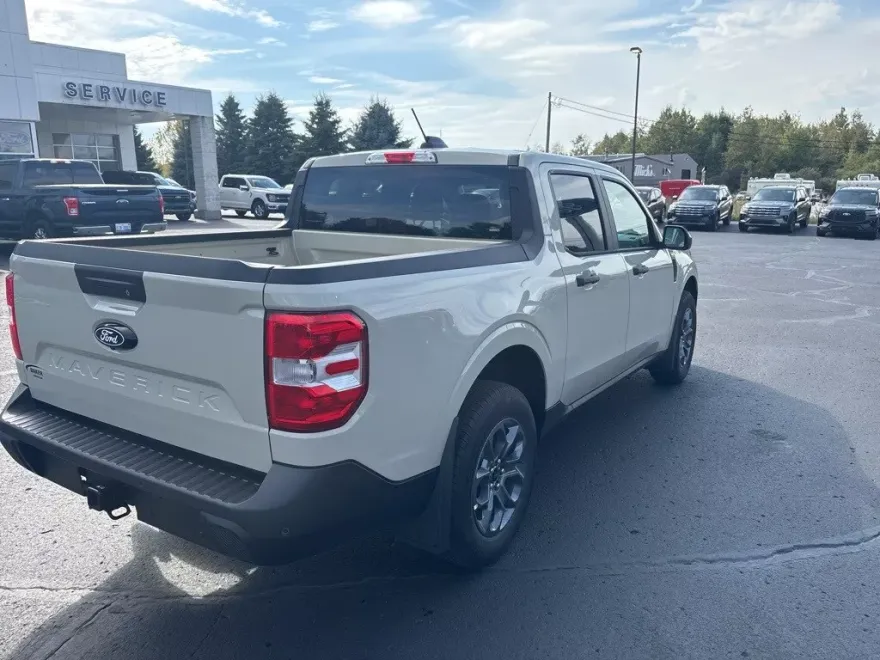 2025 Ford Maverick XLT photo 1