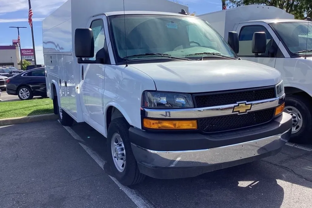2025 Chevrolet Express 3500 Cutaway Van photo 1