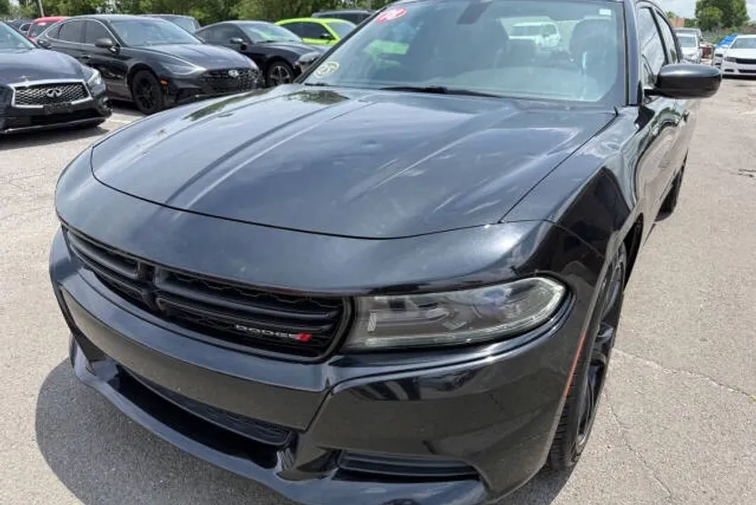 2018 Dodge Charger SXT photo 1