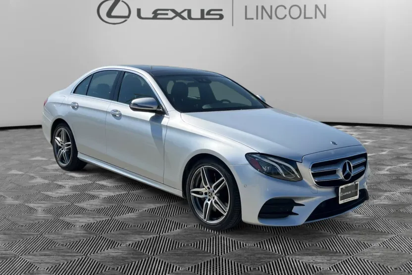 2018 Mercedes Benz E 300 Sedan 4MATIC photo 1
