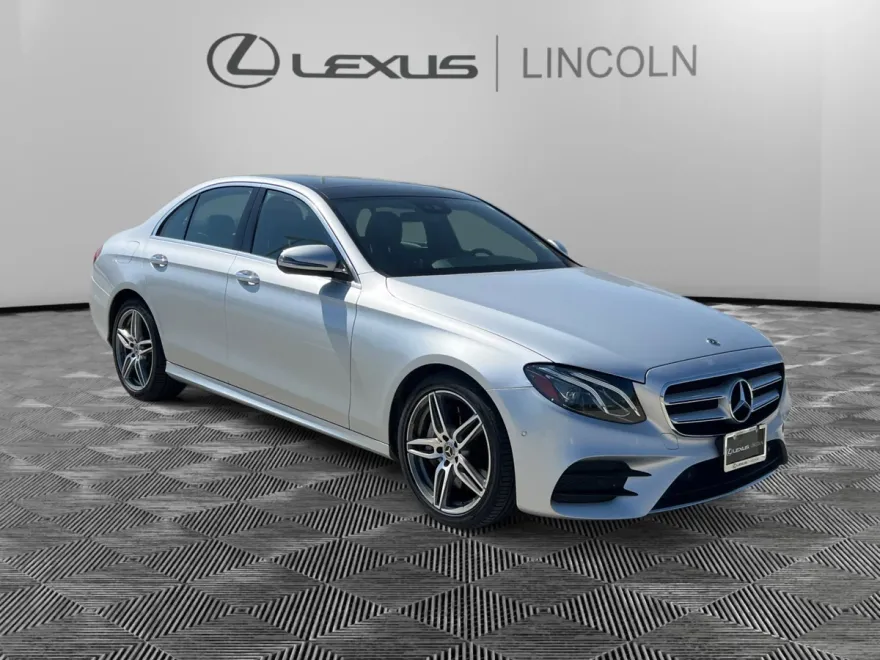 2018 Mercedes Benz E 300 Sedan 4MATIC photo 1
