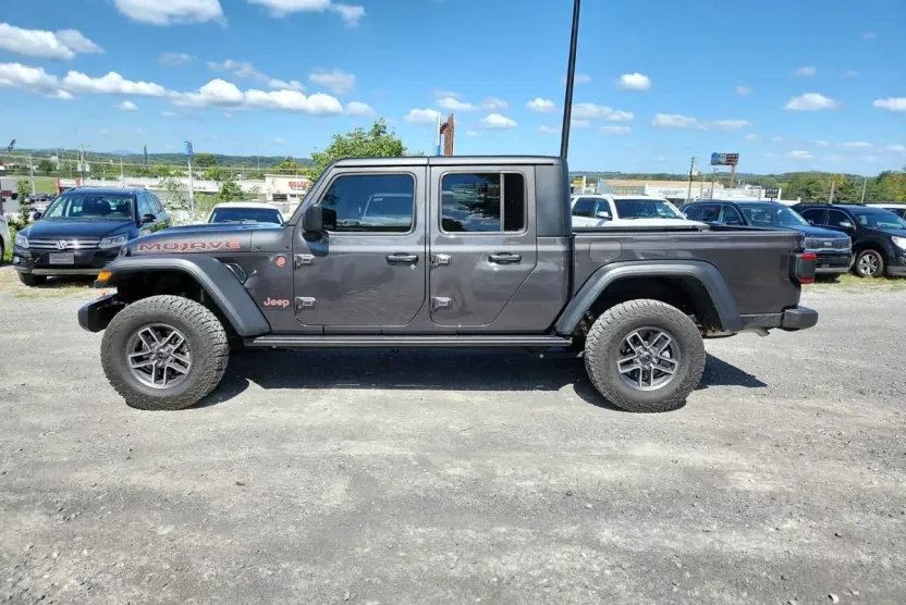 2025 Jeep Gladiator Mojave photo 1