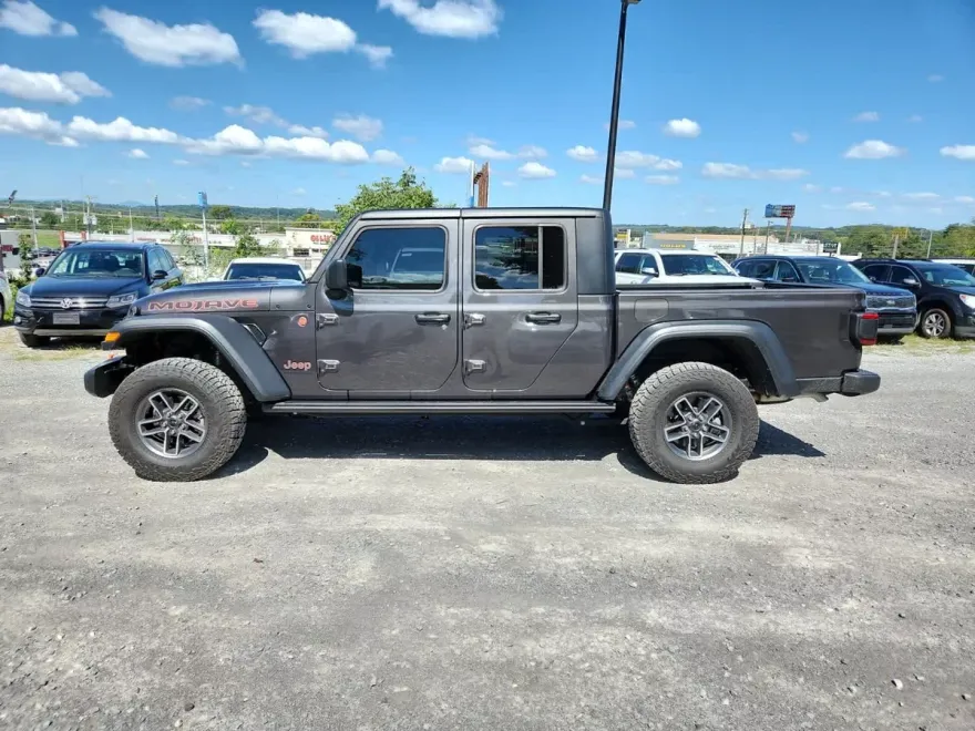 2025 Jeep Gladiator Mojave photo 1