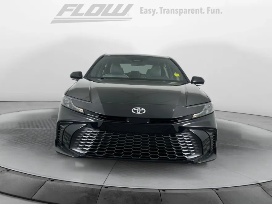 2025 Toyota Camry SE photo 1