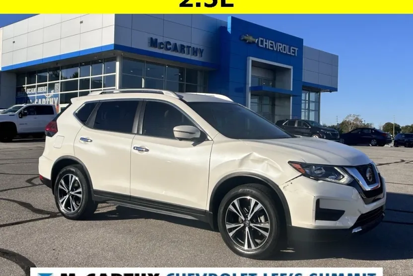 2020 Nissan Rogue SV photo 1
