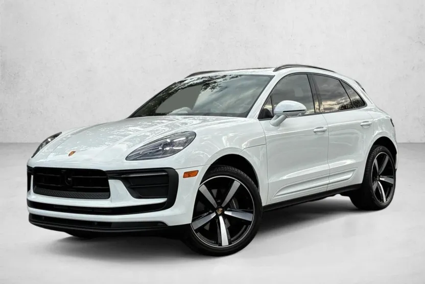 2023 Porsche Macan T photo 1