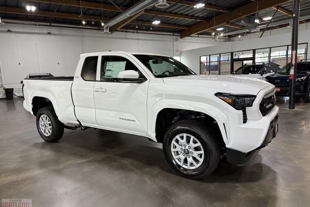 2025 Toyota Tacoma SR5 XtraCab photo 1