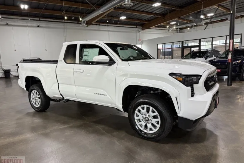 2025 Toyota Tacoma SR5 XtraCab photo 1