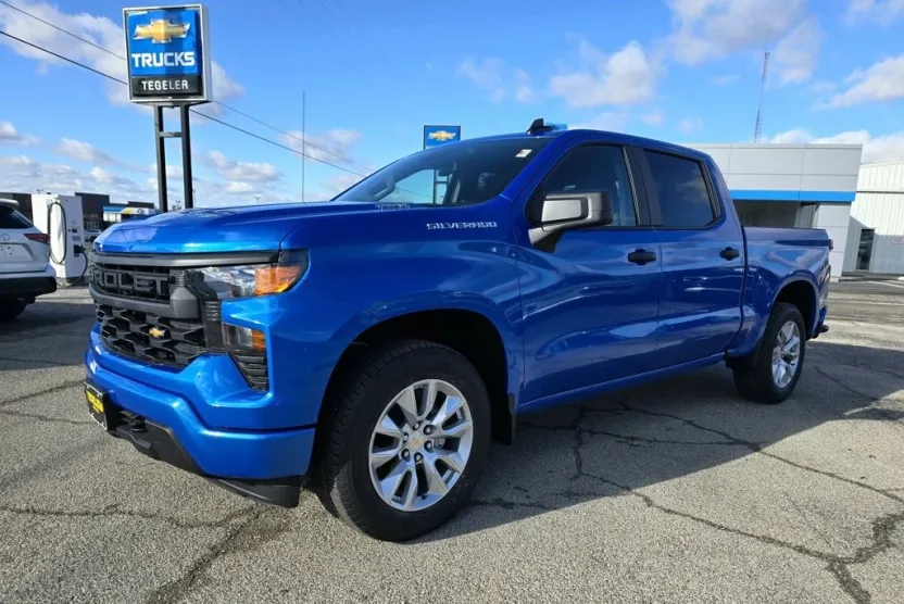 2025 Chevrolet Silverado 1500 Custom photo 1