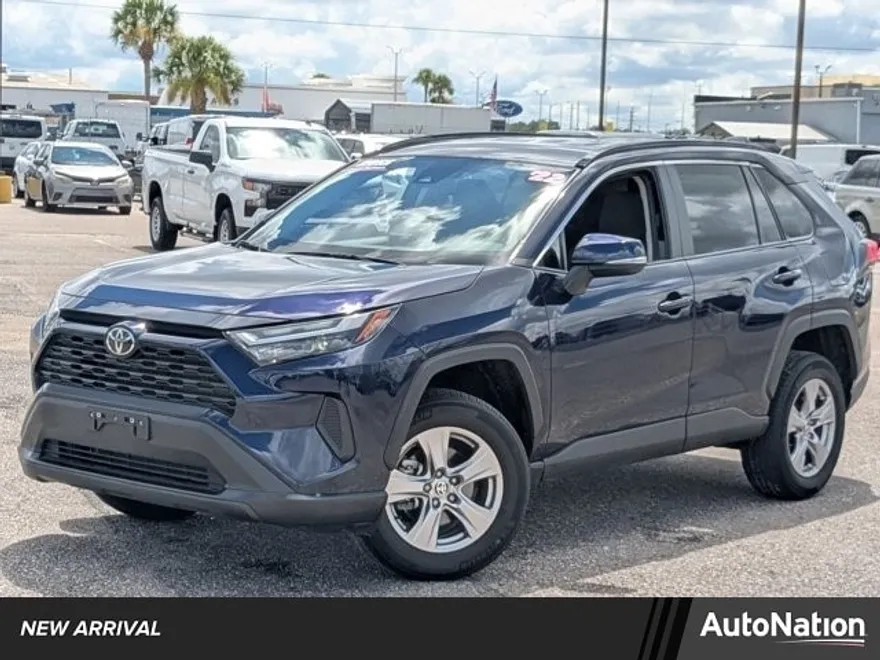 2022 Toyota RAV4 XLE photo 1