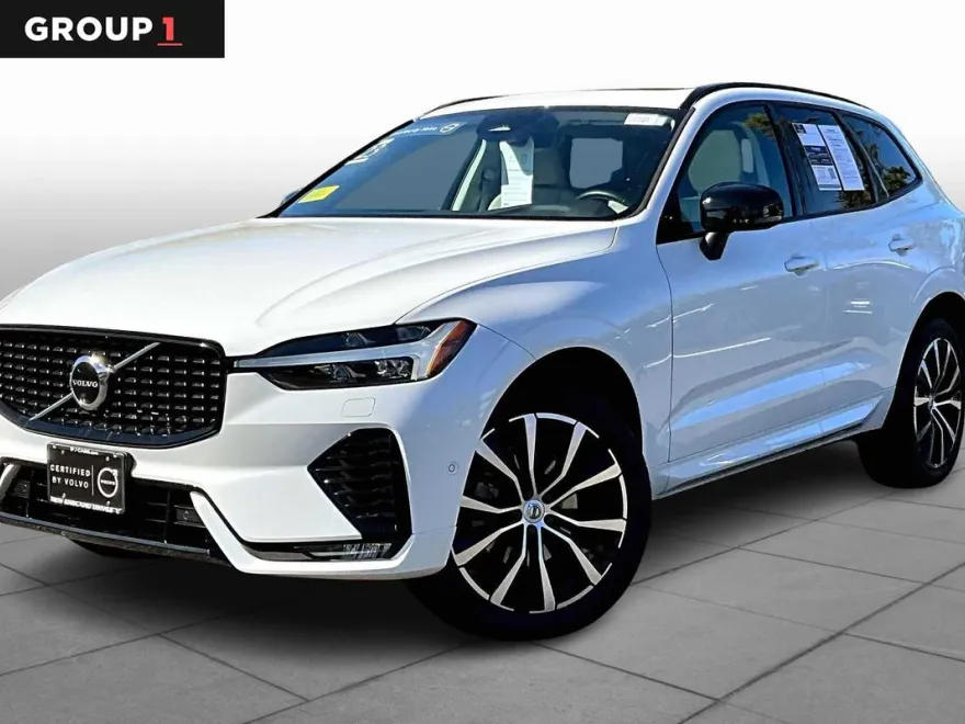 2023 Volvo XC60 Plus photo 1
