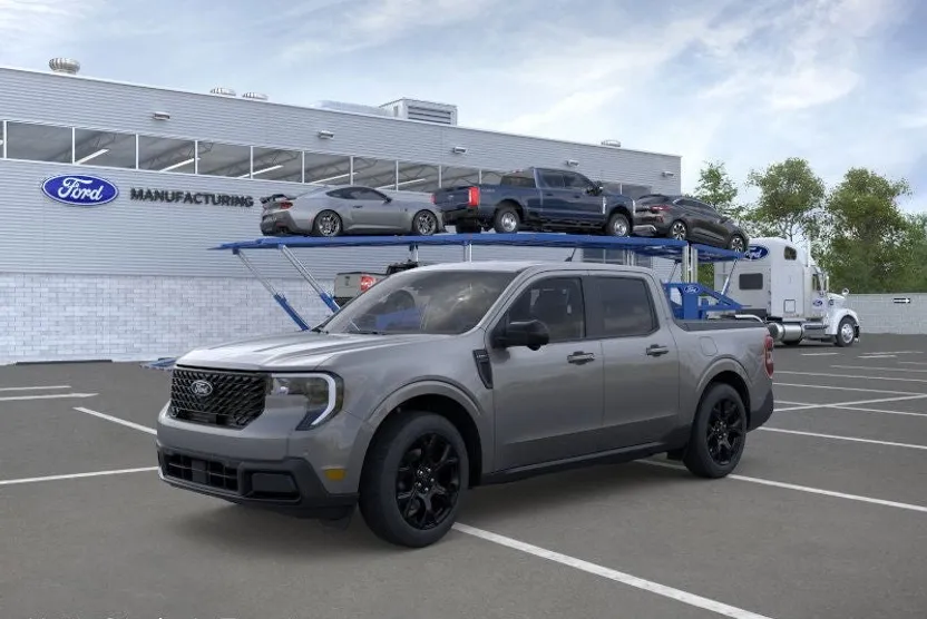2025 Ford Maverick Lariat photo 1