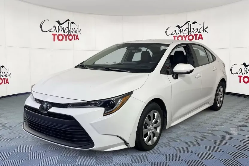 2024 Toyota Corolla LE photo 1