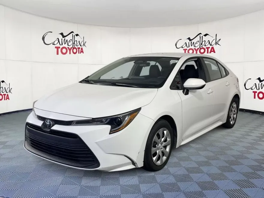 2024 Toyota Corolla LE photo 1