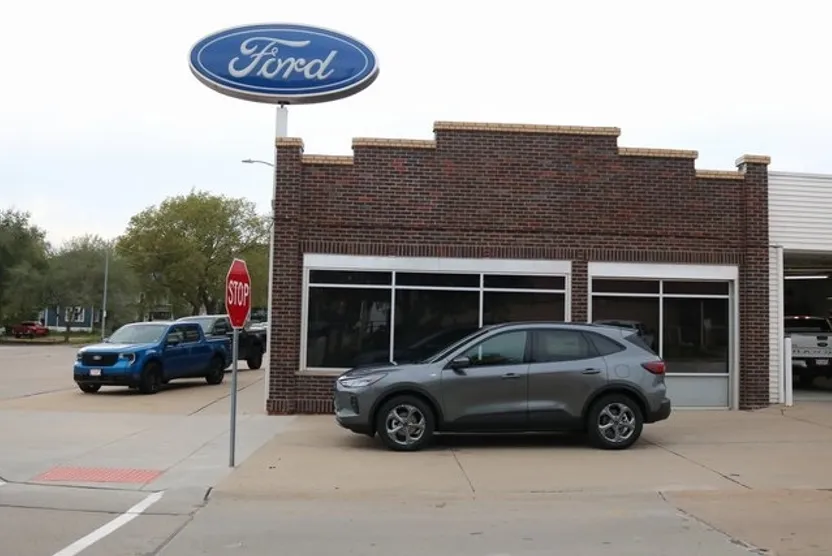 2025 Ford Escape Hybrid ST-Line Select photo 1