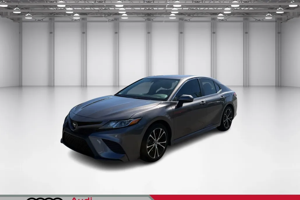 2019 Toyota Camry L photo 1