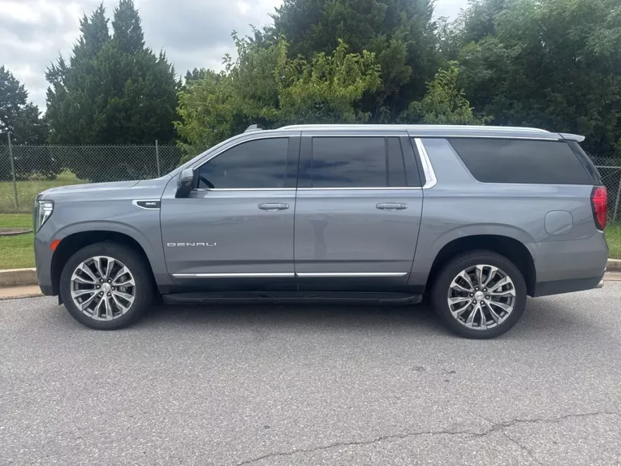 2022 Gmc Yukon XL Denali photo 1