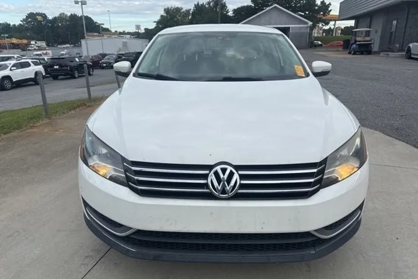 2013 Volkswagen Passat SE photo 1