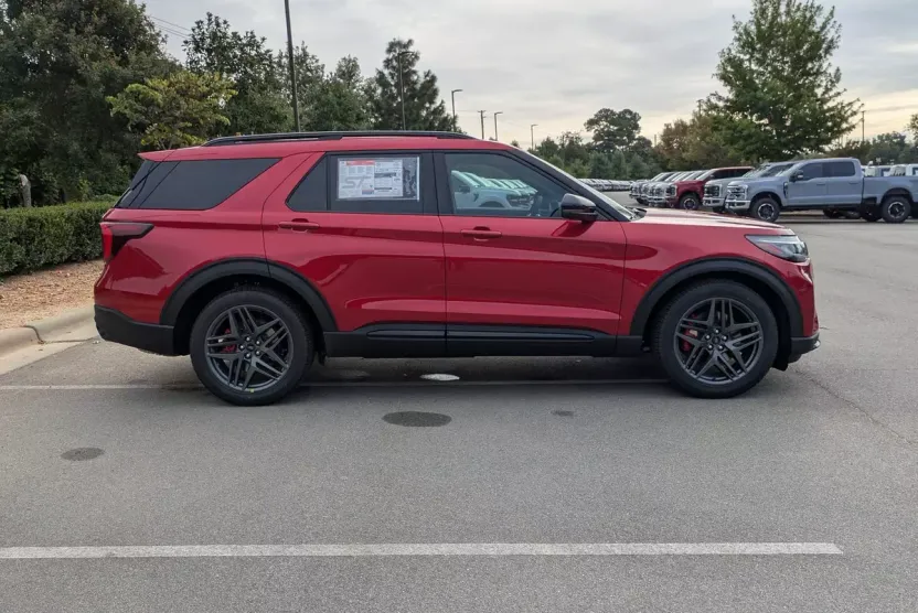 2025 Ford Explorer ST photo 1