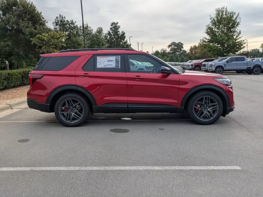 2025 Ford Explorer ST photo 1