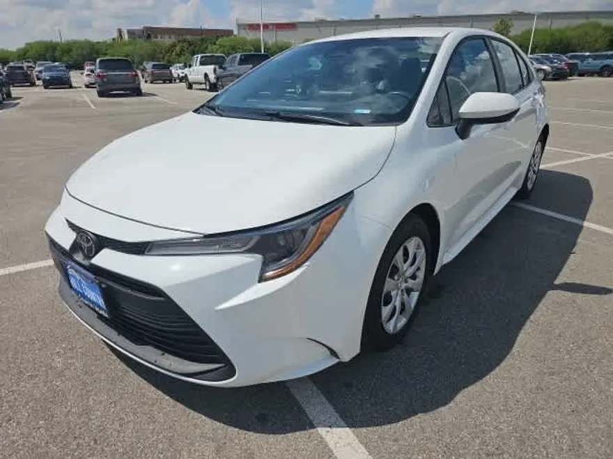 2024 Toyota Corolla LE photo 1