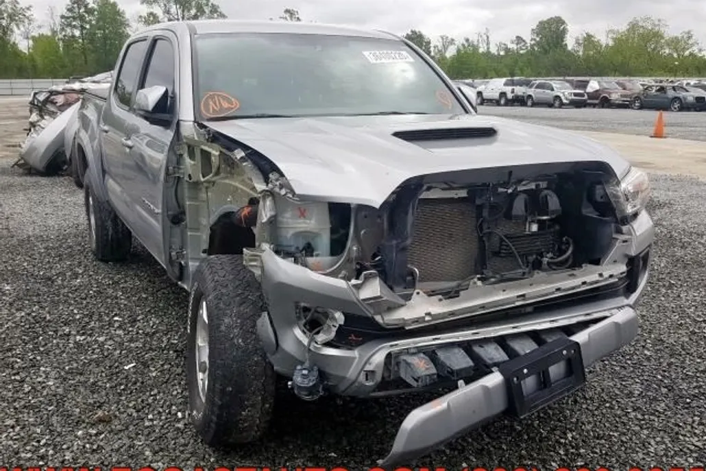 2017 Toyota Tacoma SR5 photo 1