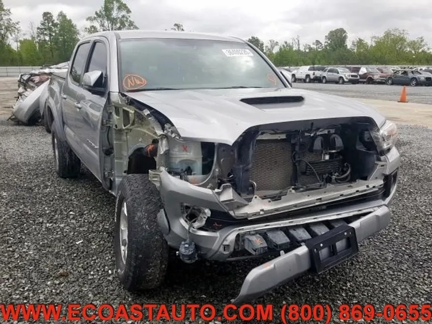 2017 Toyota Tacoma SR5 photo 1