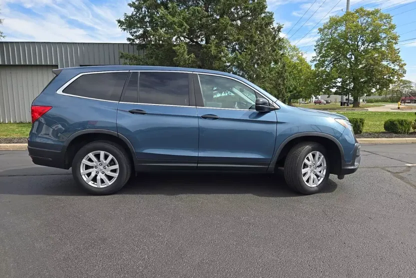 2019 Honda Pilot LX photo 1
