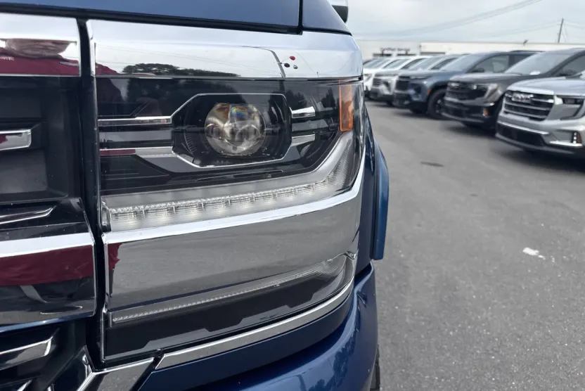 2018 Chevrolet Silverado 1500 High Country photo 1