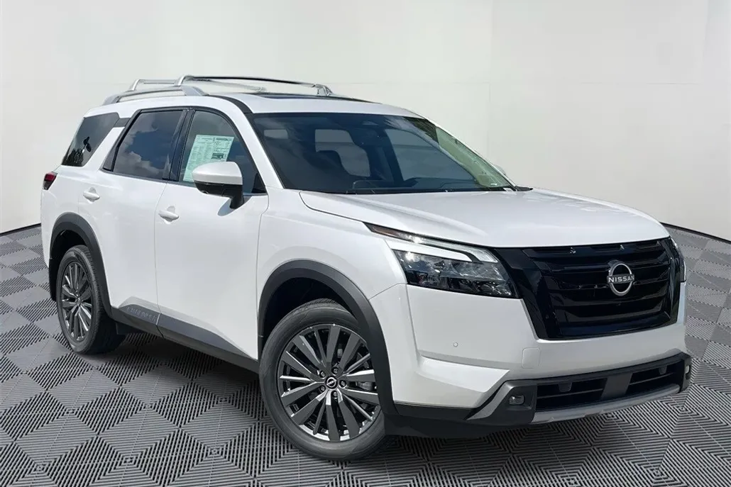 2025 Nissan Pathfinder SL photo 1