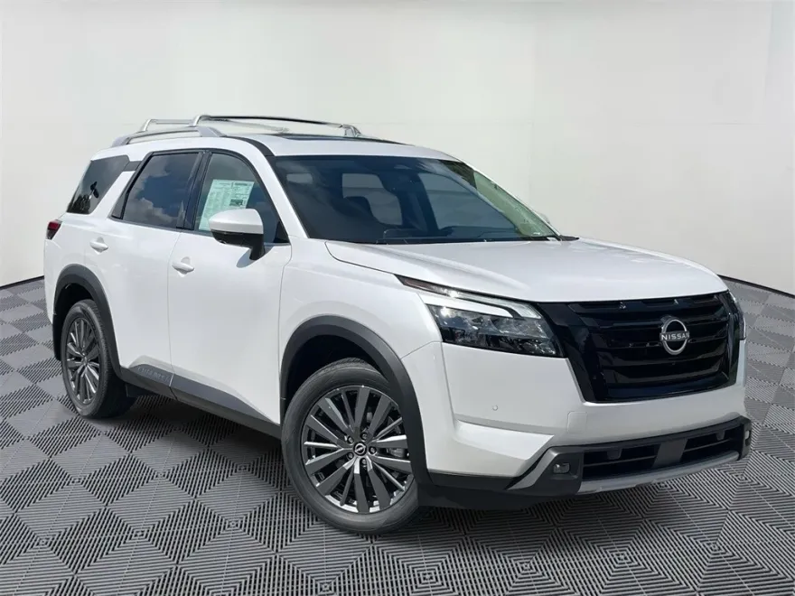 2025 Nissan Pathfinder SL photo 1
