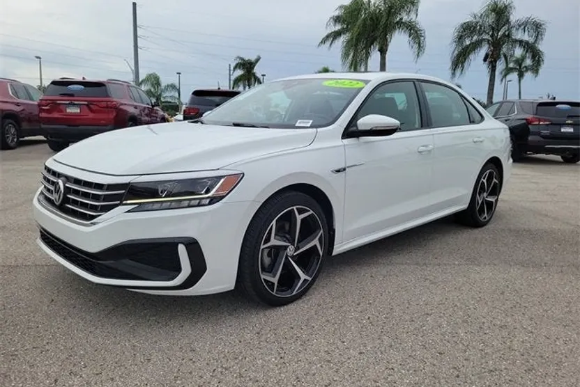 2022 Volkswagen Passat 2.0T R-Line photo 1