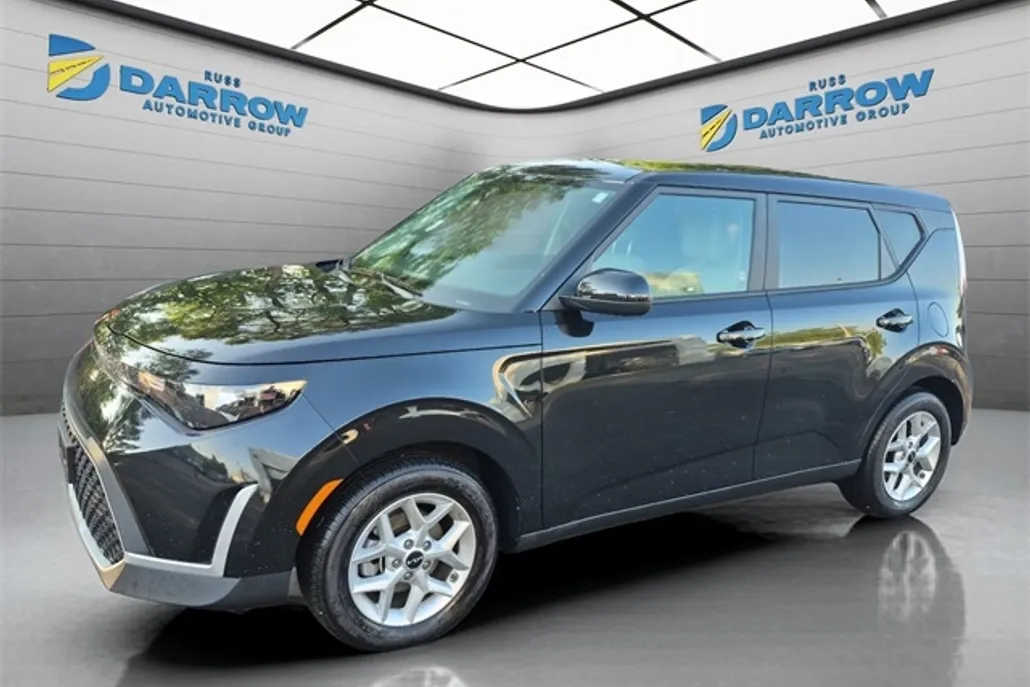 2023 Kia Soul LX photo 1