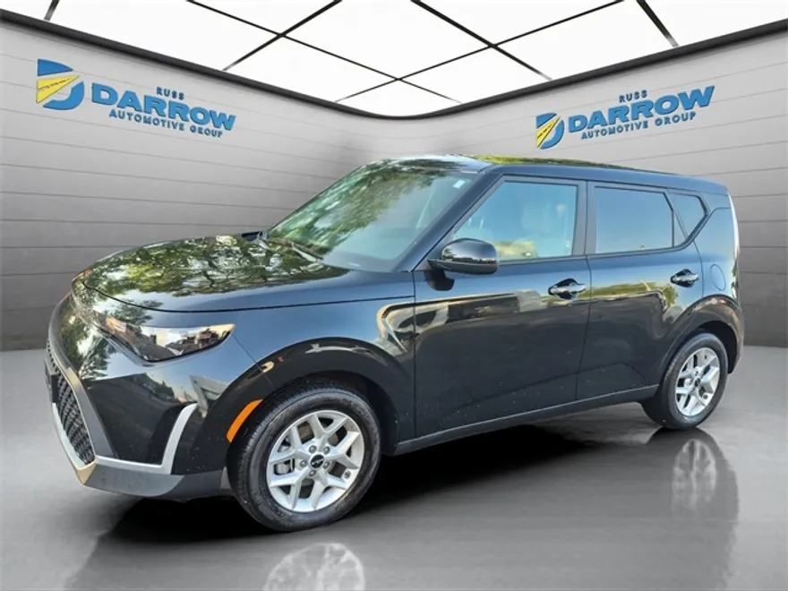 2023 Kia Soul LX photo 1