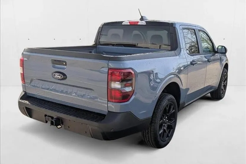 2025 Ford Maverick XLT photo 1