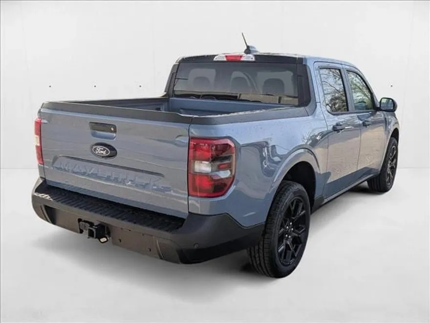 2025 Ford Maverick XLT photo 1
