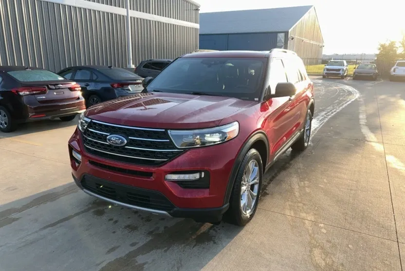 2020 Ford Explorer XLT photo 1