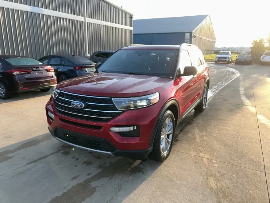2020 Ford Explorer XLT photo 1