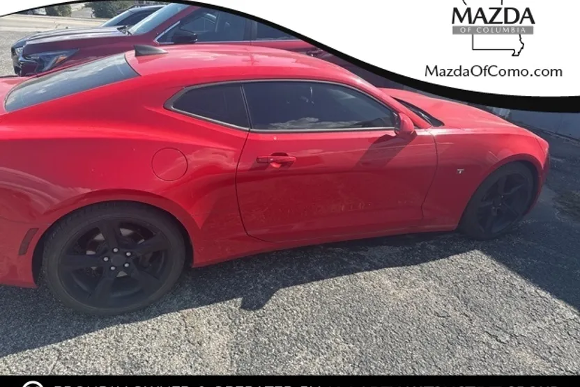 2017 Chevrolet Camaro 1LT photo 1