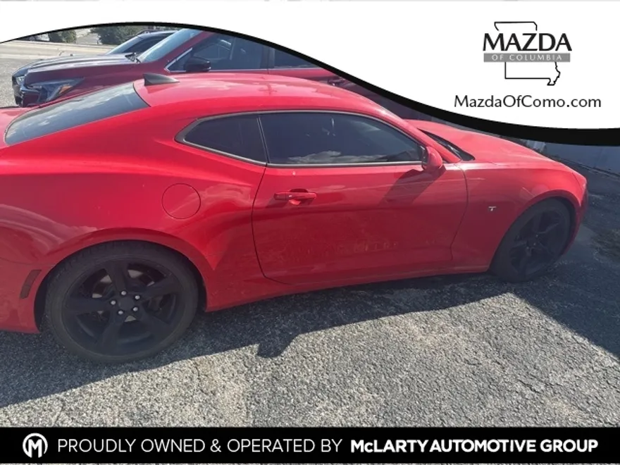 2017 Chevrolet Camaro 1LT photo 1
