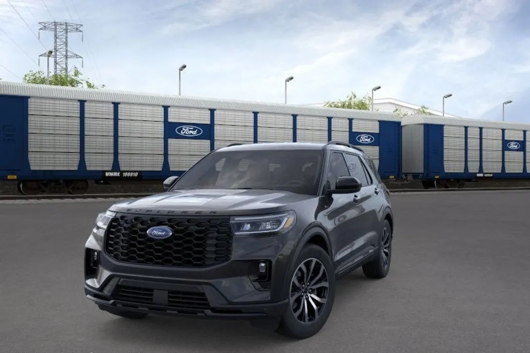 2025 Ford Explorer ST-Line photo 1