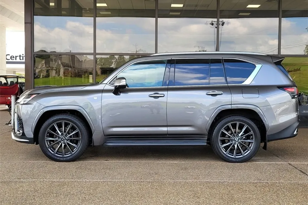 2023 Lexus LX Base 600 F SPORT photo 1