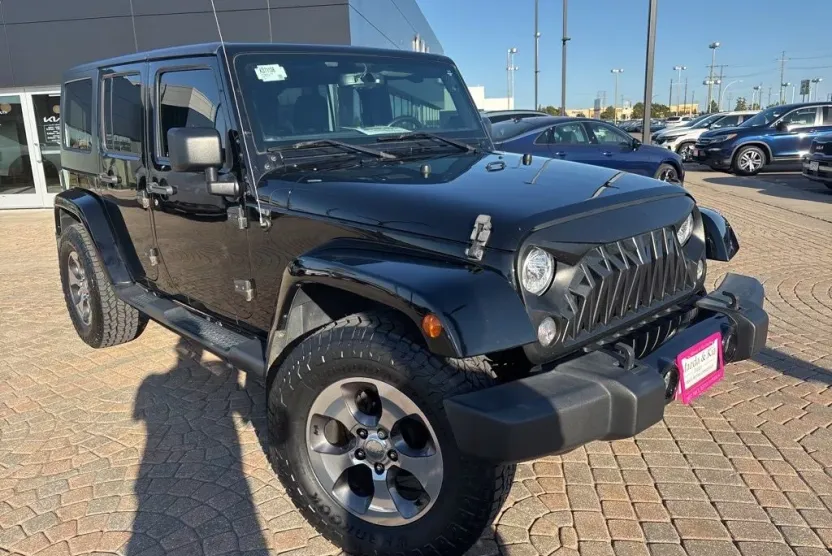 2017 Jeep Wrangler Unlimited Sahara photo 1