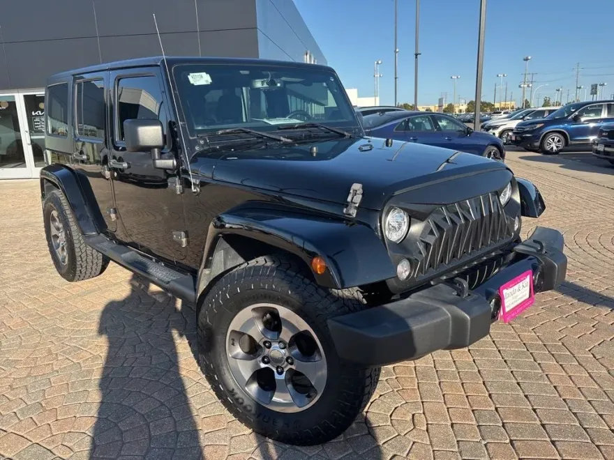 2017 Jeep Wrangler Unlimited Sahara photo 1
