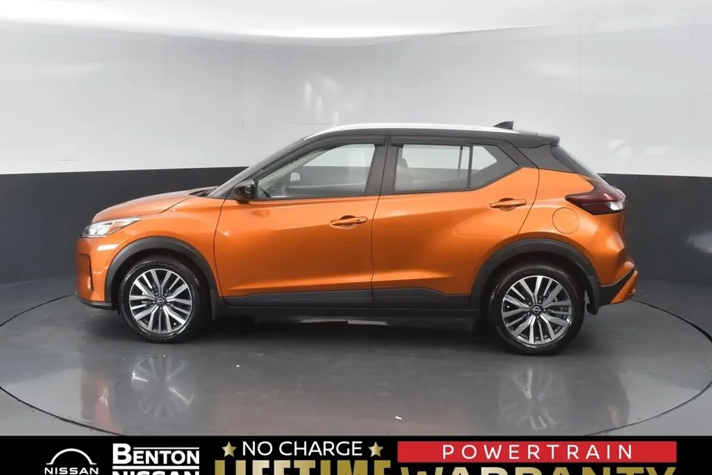 2023 Nissan Kicks SV photo 1