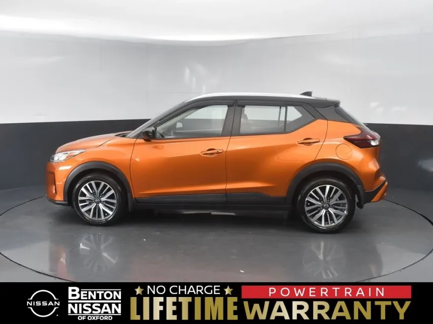 2023 Nissan Kicks SV photo 1