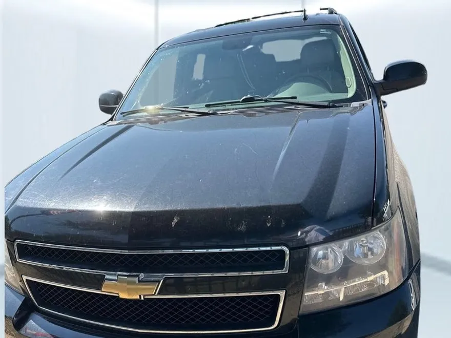 2011 Chevrolet Suburban 1500 LT photo 1
