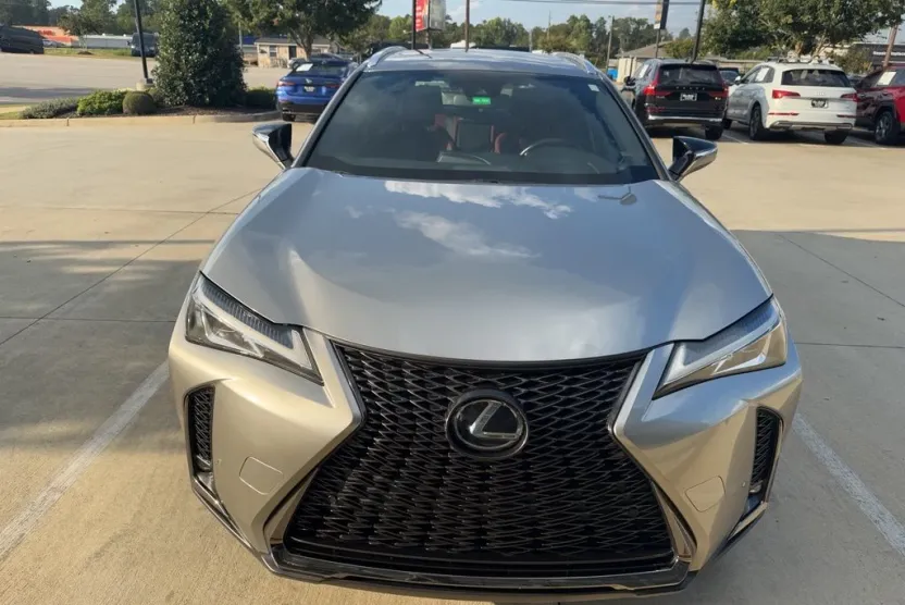 2022 Lexus UX 200 F SPORT photo 1