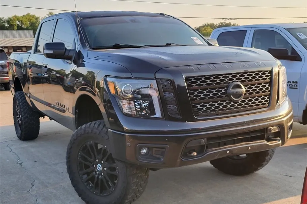 2019 Nissan Titan SV photo 1