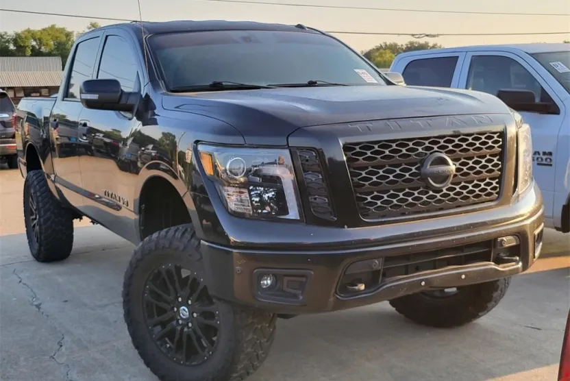 2019 Nissan Titan SV photo 1